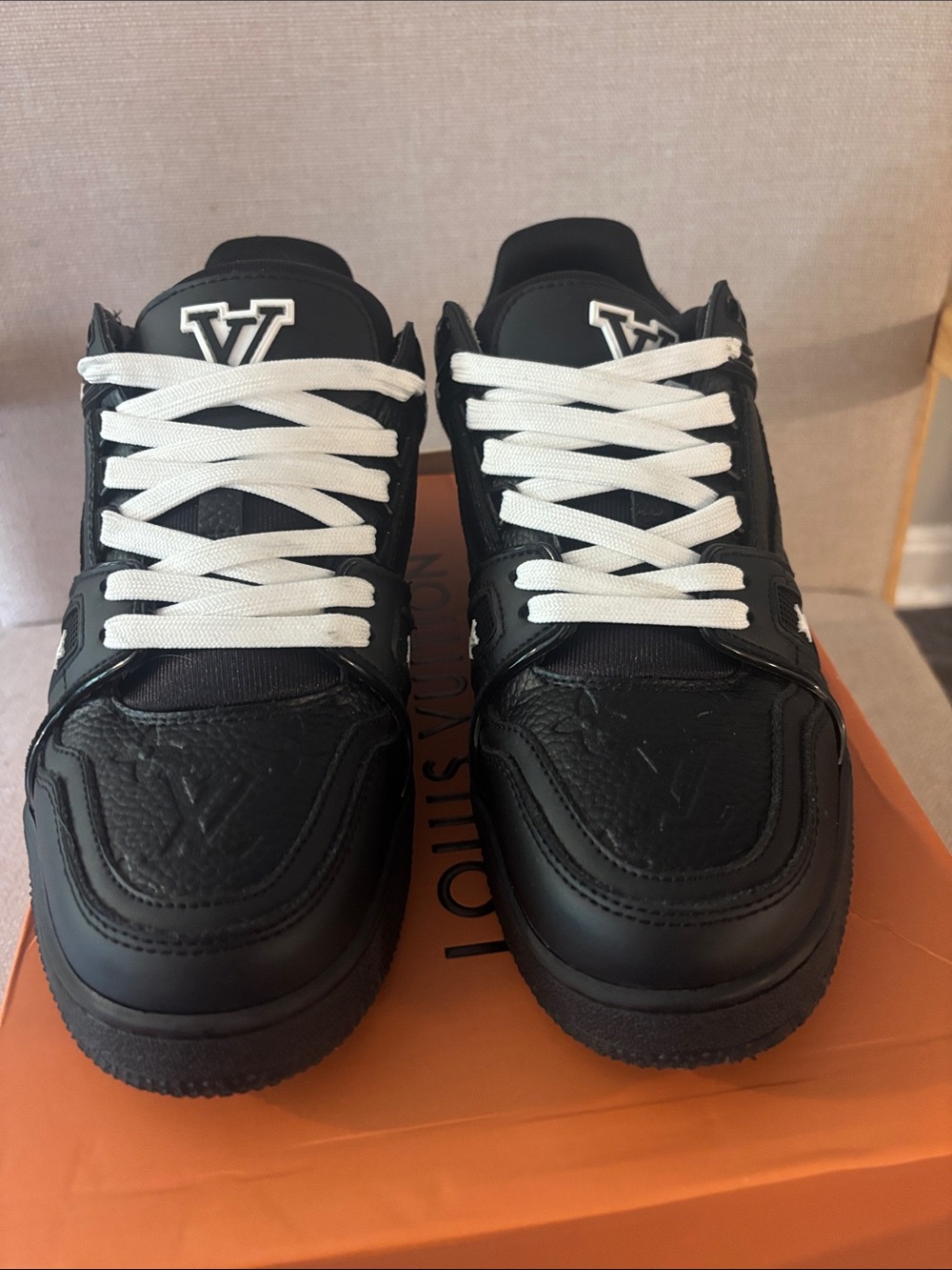 Louis Vuitton Trainers size 11 like new - Picture 3 of 5